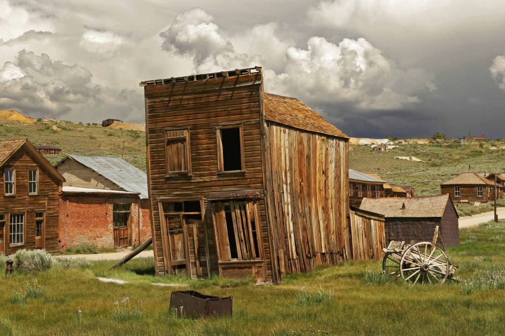 Unearthing the Haunting Beauty of Ghost Towns