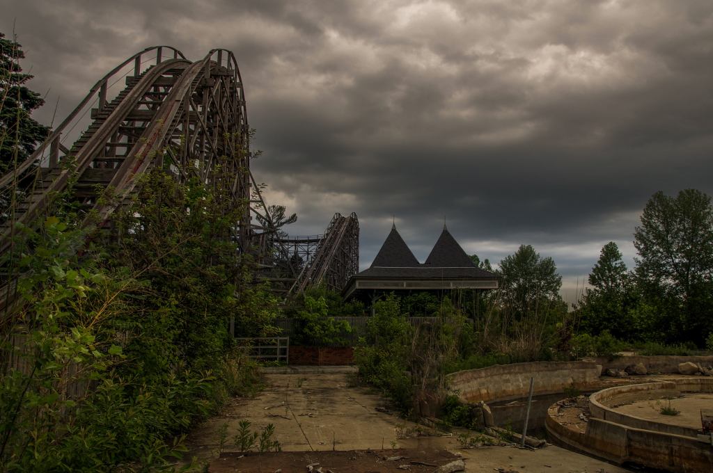 "Lost Joy: Unveiling the Eerie Beauty of Abandoned Amusement Parks"