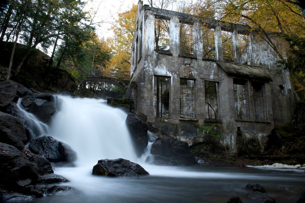 "Uncovering Forgotten Beauty: Exploring the Haunting Allure of Abandoned Places"