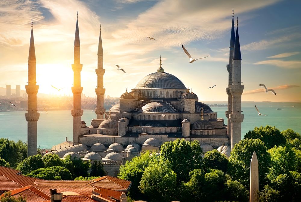"Discover the Magical Charms of Istanbul: A Vibrant Urban Adventure Awaits!"