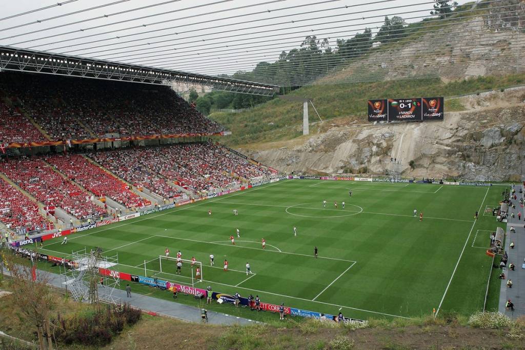 "Sporting Marvels: Stunning Stadiums Nestled Amidst Breathtaking Natural Landscapes"