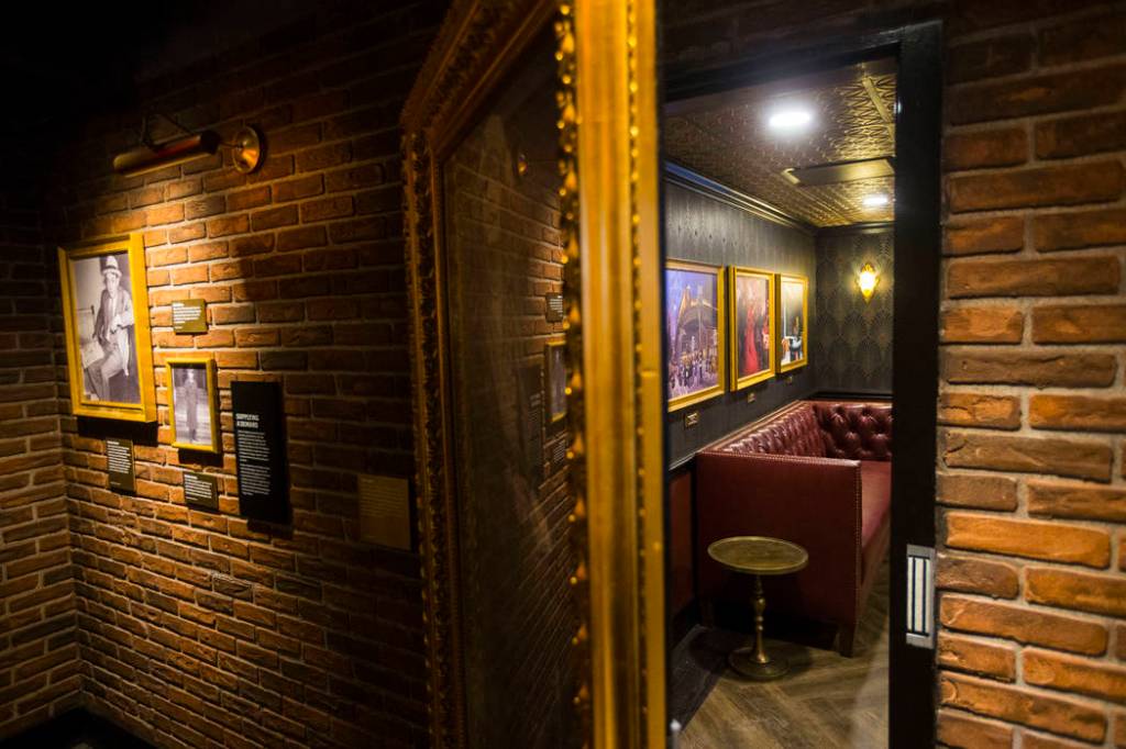 Unveiling the Secrets: Hidden Speakeasies Take You Back to Prohibition-era Drinking