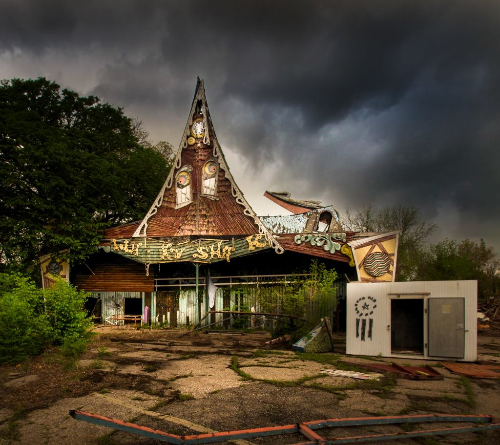 "From Joy to Decay: Exploring the Haunting Beauty of Abandoned Amusement Parks"