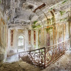 Uncovering the Secrets of Abandoned Mansions: Exploring Forgotten Worlds
